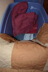 lot 533 image: Bed sheets and vintage blanket