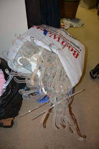 lot 535 image: Clothes hangers