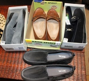 lot 590 image: Womens shoes size 11 (some have tags)