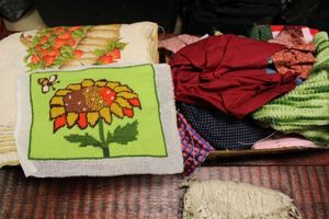 lot 591 image: Fabric pieces and unfinished projects