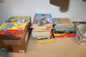 lot 552 image: Puzzle books and childrens books