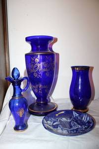 lot 620 image: Blue glass with gold accents vases, Avon bottle, Christmas plate
