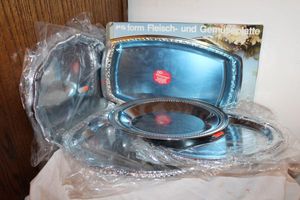 lot 626 image: European silver serving trays