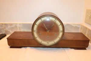 lot 656 image: Vintage Lauffer mantle clock as shown