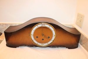 lot 662 image: Vintage mantle clock as shown