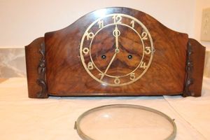 lot 663 image: Vintage Mantle Clock