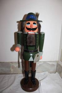 lot 647 image: Nutcracker - Green
