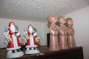lot 664 image: Santa figurines and Carolers