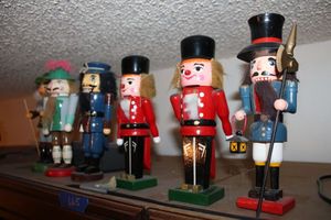 lot 665 image: Nutcrackers - 6 total