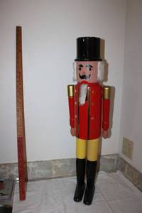 lot 652 image: Large Nutcracker about 31tall - Red soldier