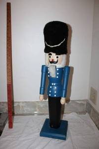lot 653 image: Large Nutcracker about 28tall - Blue guard with furry hat