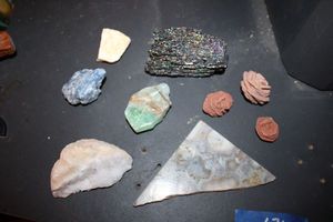 lot 676 image: Mineral rocks