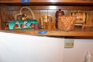 lot 419 image: Home dcor wood collection and souvenirs
