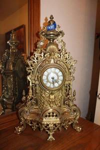 lot 337 image: Brass clock - Victorian style