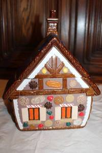 lot 677 image: Cookie jar (been reglued in spots)