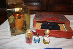 lot 717 image: Home dcor USSR wooden mini dolls, wooden box, wood figurine in Wastl package