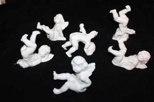 lot 725 image: Set of 6 Vintage Dresden White Cherubs - 3-4
