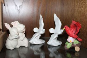 lot 727 image: Birds and bunny figurines, see photos