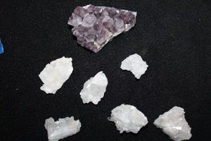 lot 731 image: Mineral rocks
