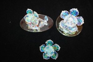 lot 732 image: Set of 3 crystal flowers