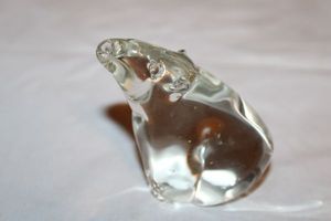lot 735 image: Lead crystal bear figurine - 3 long