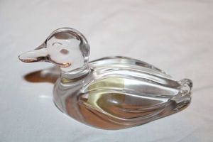 lot 736 image: Lead crystal duck figurine - 4 long