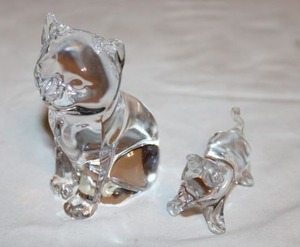 lot 743 image: Lead crystal Cat figurine and Glass or crystal cat - Please preview