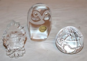 lot 746 image: Goebel Lead crystal Owl, Clear globe and Praha figurine
