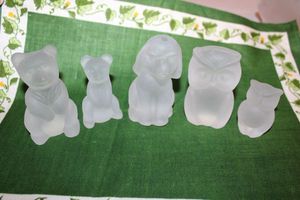 lot 747 image: Frosted animal figurines - have DM stickers
