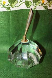 lot 750 image: Oneida Lead Crystal pen holder