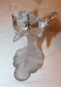 lot 751 image: Love Birds figurine