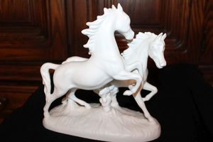 lot 753 image: Goebel Horse figurine #3232 - 9x10