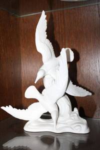 lot 762 image: Porcelain flying birds figurine - 10x8, WR marking
