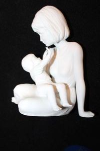 lot 770 image: Kaiser Mother and Child figurine - 7 tall