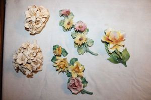 lot 771 image: Flower figurines , see photos
