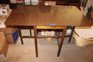 lot 786 image: Dual drop leaf table, see photos