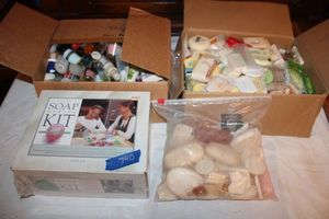 lot 790 image: Soap making kit and travel soaps
