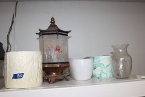 lot 806 image: Vases and home dcor