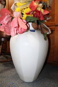 lot 873 image: Large white vase and flowers