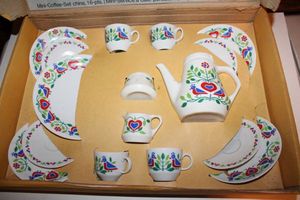 lot 876 image: Vintage mini coffee set with box