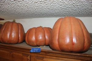 lot 875 image: Ceramic pumpkins - 3 total