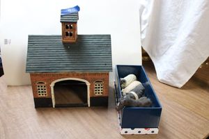 lot 903 image: Cast iron farm house with animals
