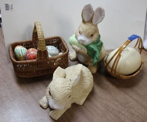 lot 893 image: Ostrich egg, painted goose eggs, and bunny figurines