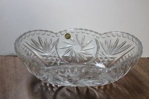 lot 905 image: Lead Crystal bowl - 11 long x 6 wide