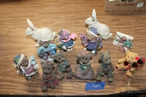 lot 904 image: Resin Bears (Boyds Bears) and cast iron bunnies