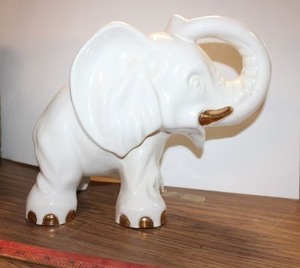 lot 910 image: White ceramic elephant with gold accents - 11 tall