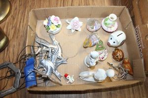 lot 906 image: Miniature figurines and wind chime, see photos