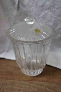 lot 913 image: Lead Crystal candy dish with lid