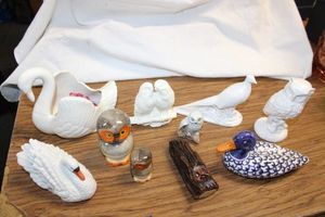 lot 912 image: Bird figurines, Marble owls and wax log with face