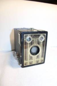 lot 917 image: Vintage Brownie camera
